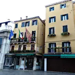 Locations for Hotels Venice Centre. I know the do's & don'ts in Venice Italy. I Pick my Top 5 Center hotels in Venice