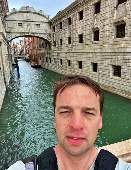 Bridge of sigh selfie