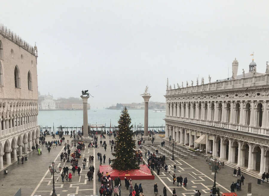 Christmas-Tree-NewYear