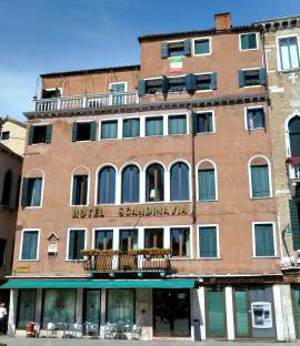 From airport to hotel Scandinavia Venice