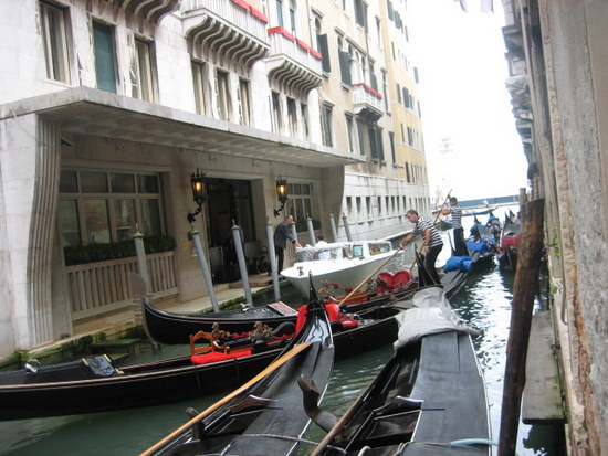 Gondola-cost-Venice Gondola-cost-Venice