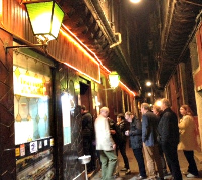 In line waiting for a nice diner at Trattoria alla Madonna
