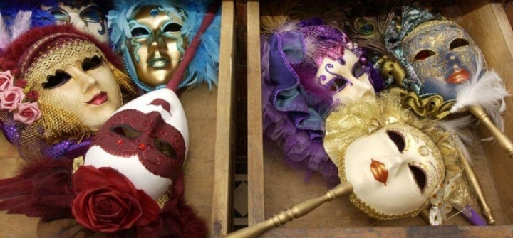 Venice Buys Venetian Masks